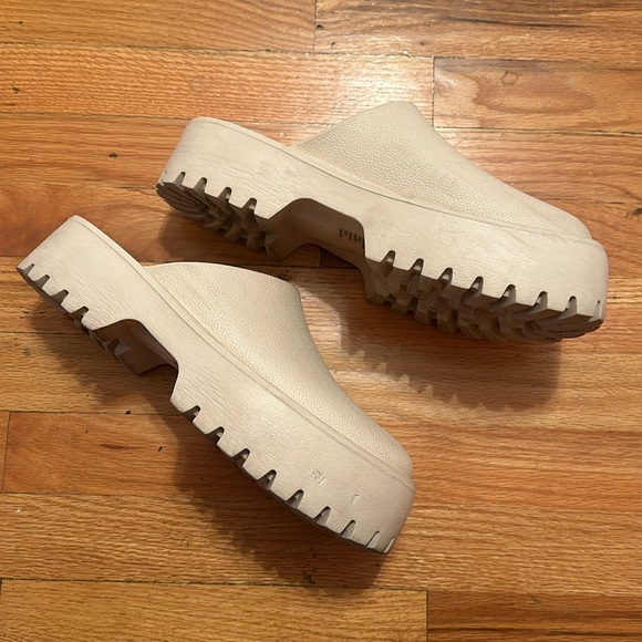 RUBBER LUG SOLE CLOGS - Picture 3 of 8